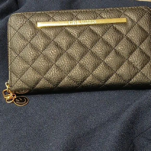 Steve Madden Black Quilted Wallet - Picture 1 of 9